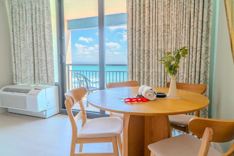 2 Bedroom Oceanfront Condo with Separate Entrances! Ocean Reef 50&509 House in Myrtle Beach