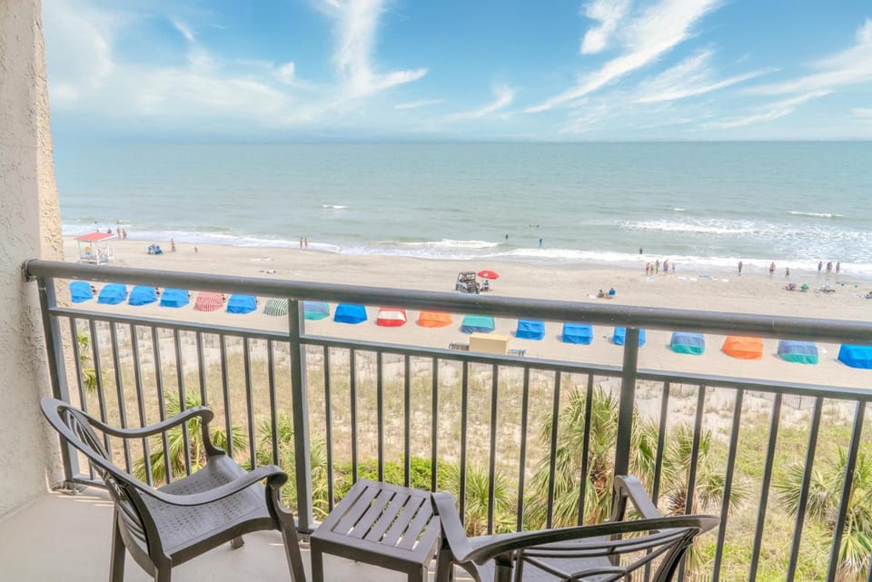 Charming Oceanfront Queen Suite! Ocean Reef 509 House in Myrtle Beach