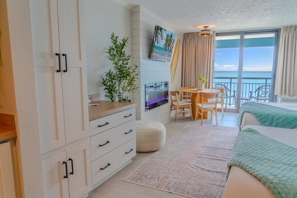 Charming Oceanfront Queen Suite! Ocean Reef 509 House in Myrtle Beach