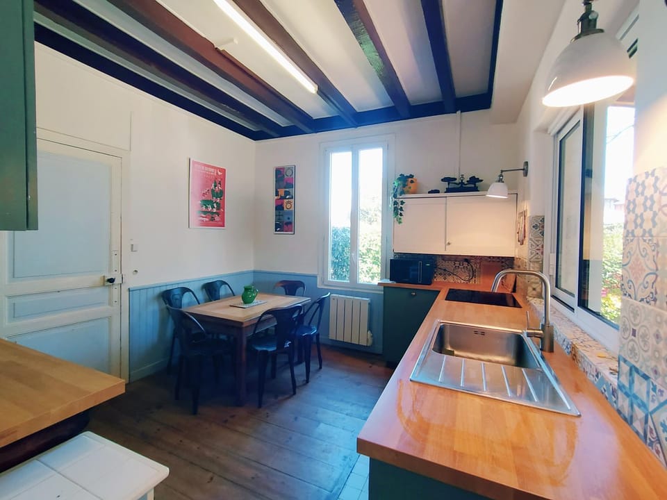 Dining area, microwave, kitchen