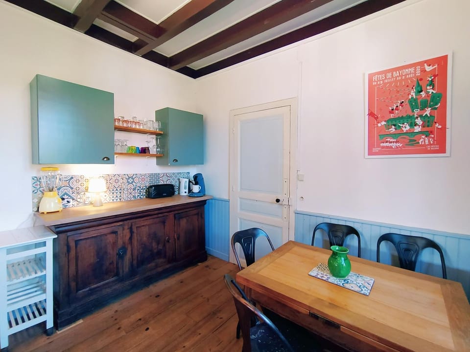 Coffee/tea facilities, kitchen