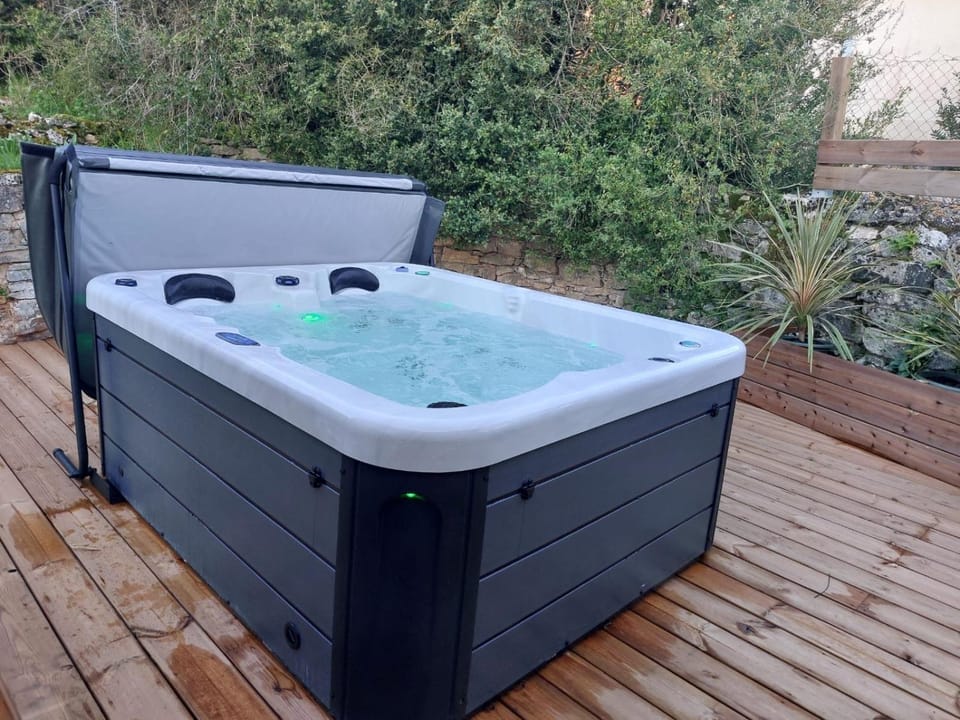 Hot Tub, Spa and wellness centre/facilities