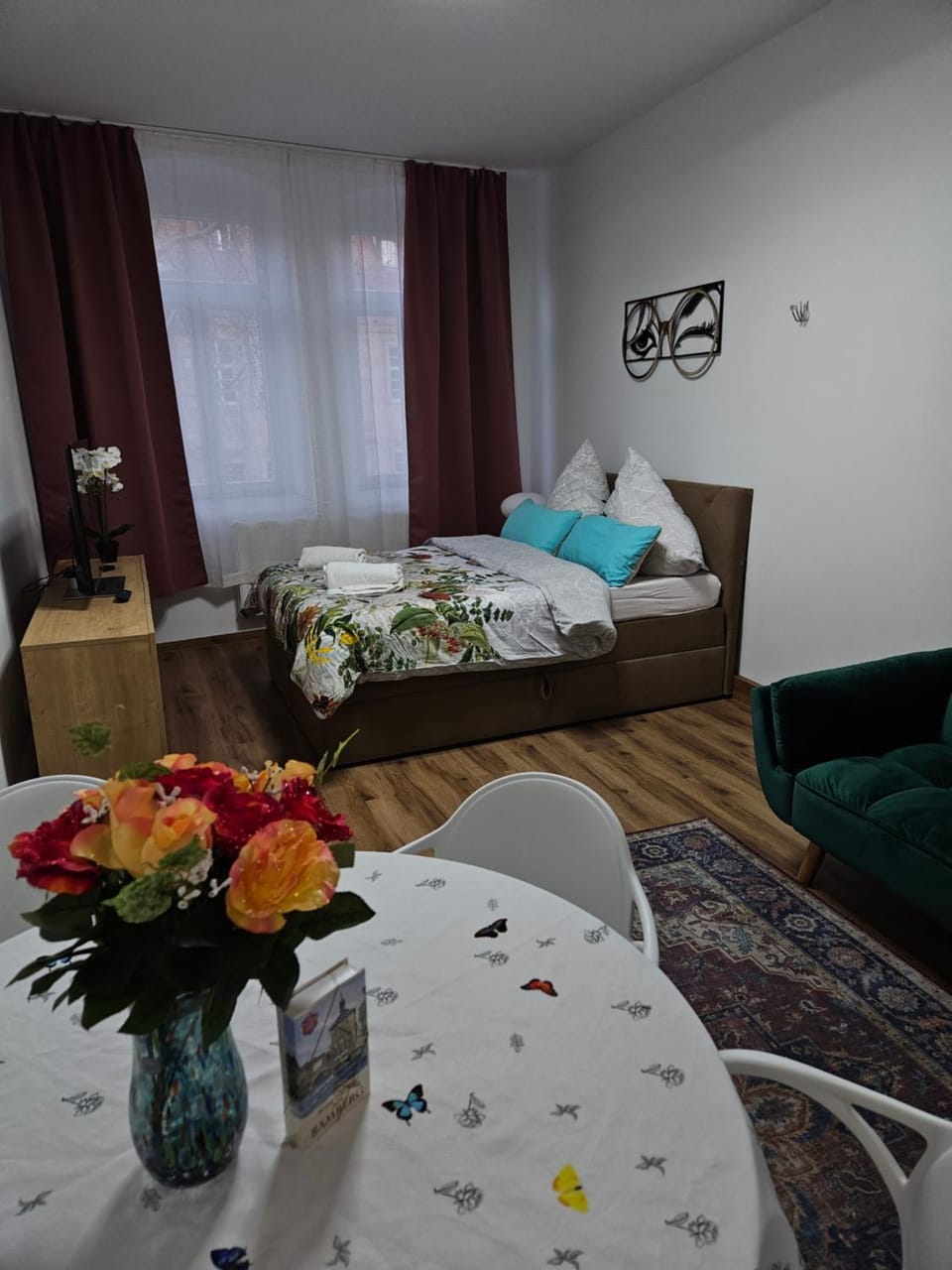 Photo of the whole room