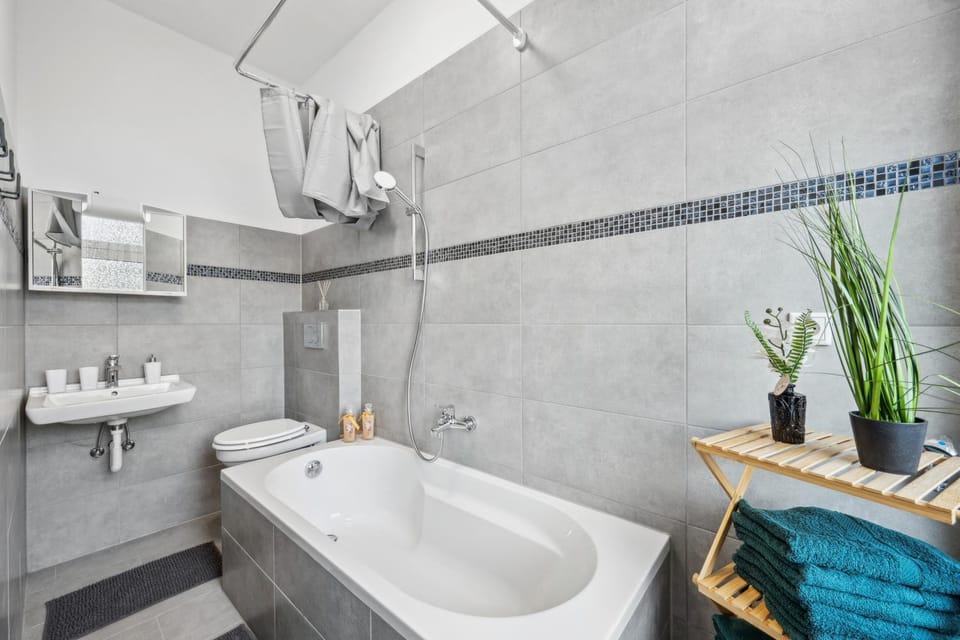 Shower, Bathroom, Bath, towels