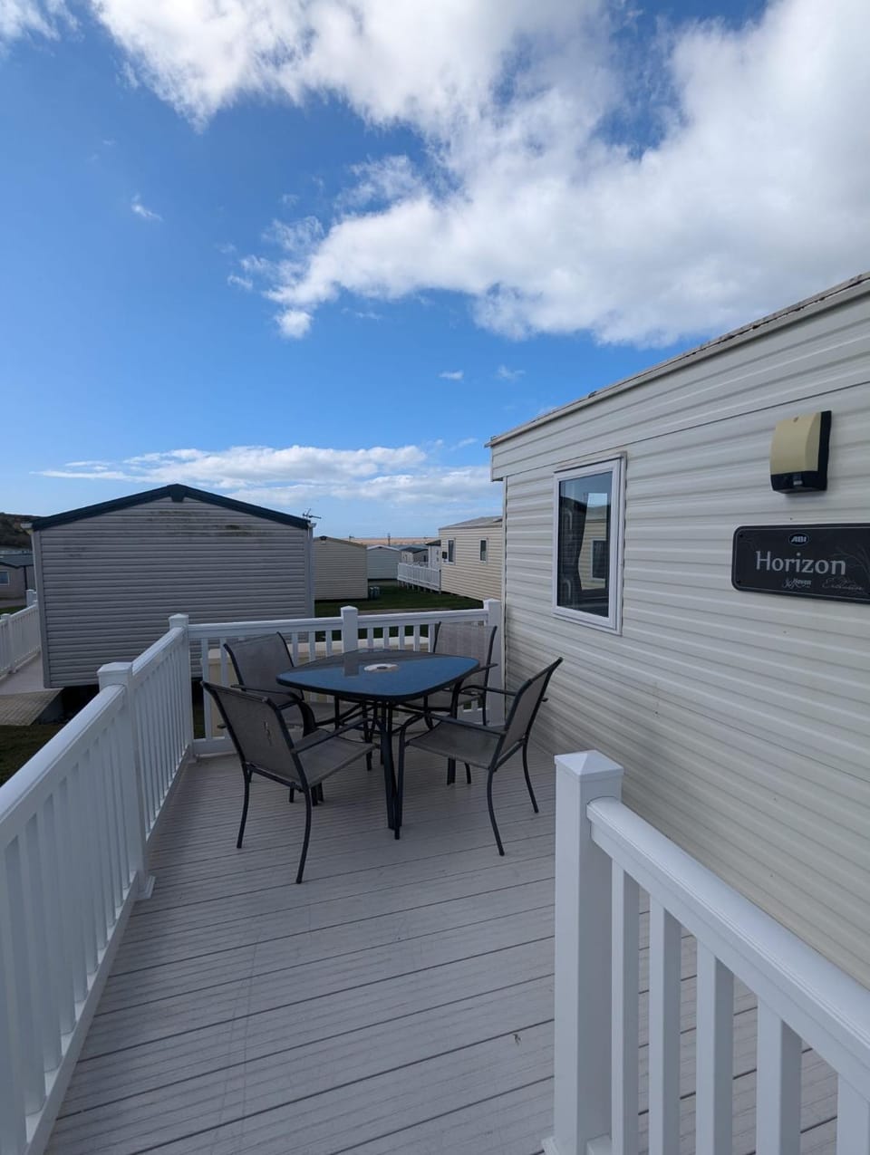 Property building, Patio, Balcony/Terrace