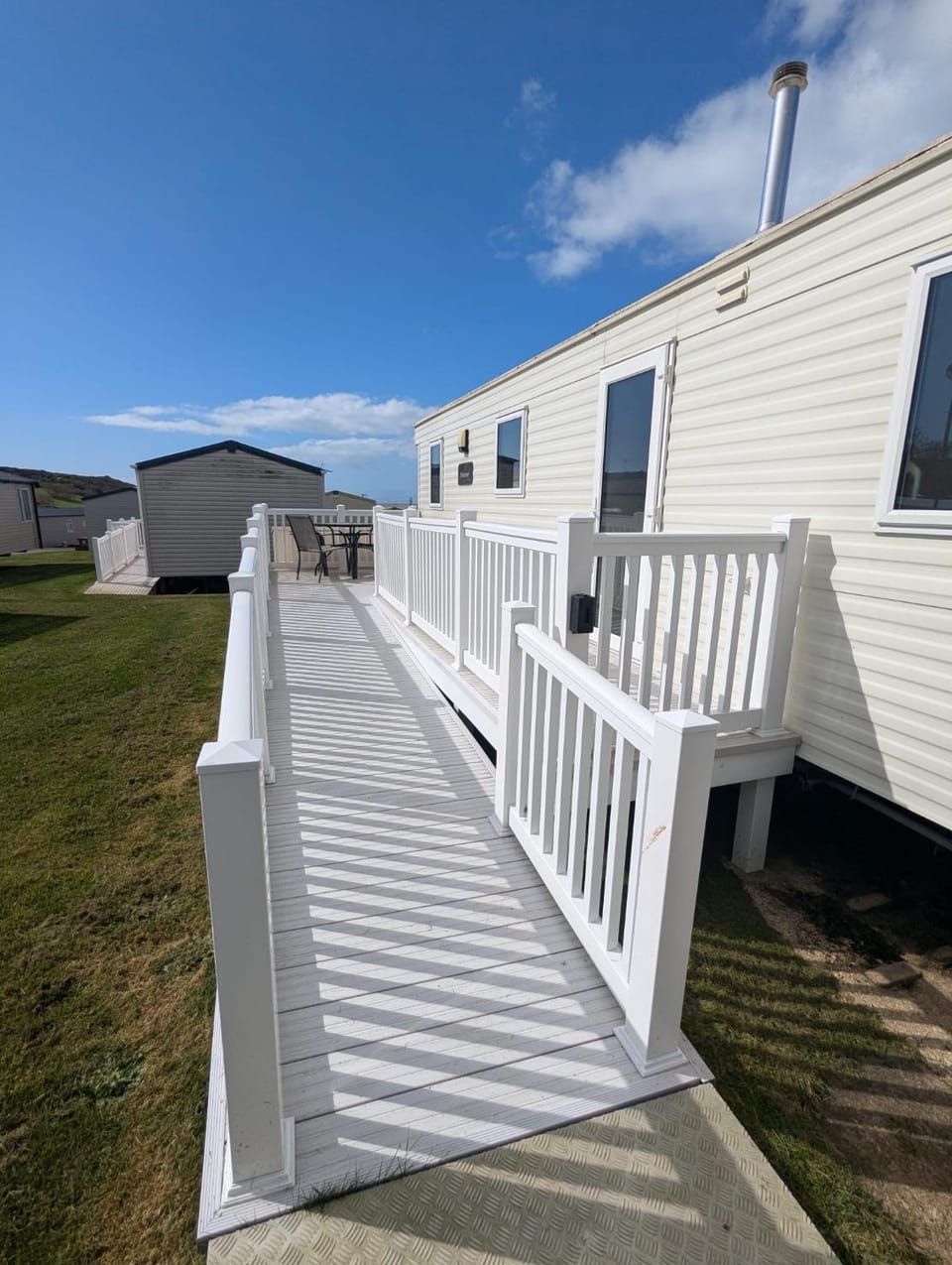 Property building, Day, Balcony/Terrace