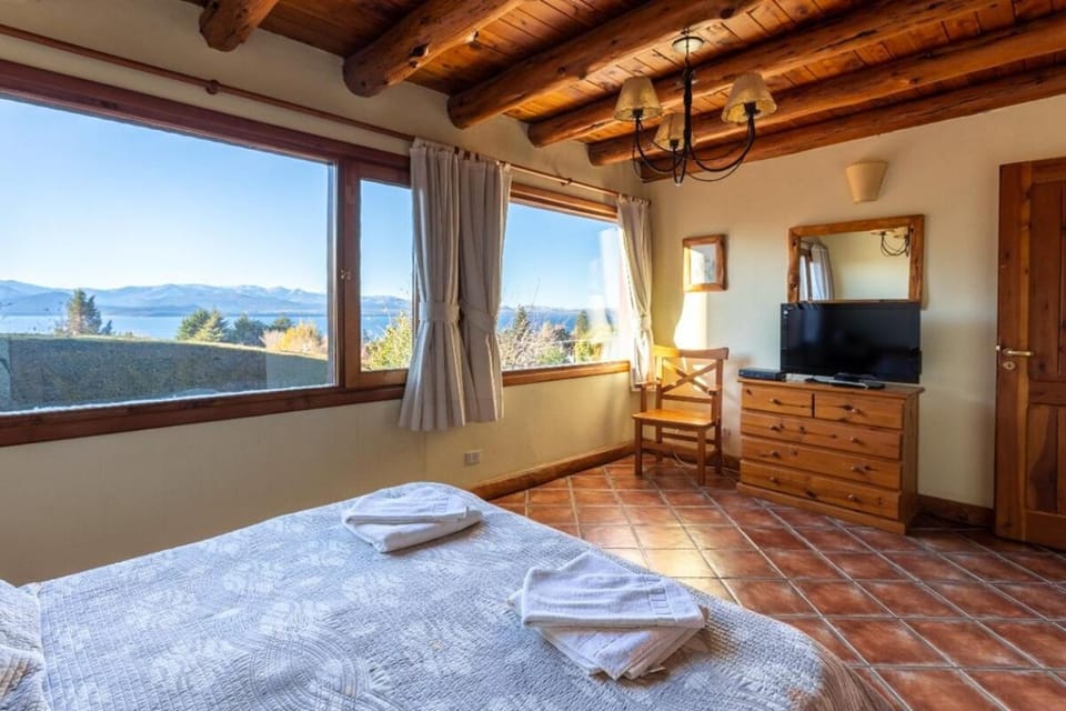 Bed, Natural landscape, View (from property/room), Photo of the whole room, Bedroom, Lake view, Mountain view, towels