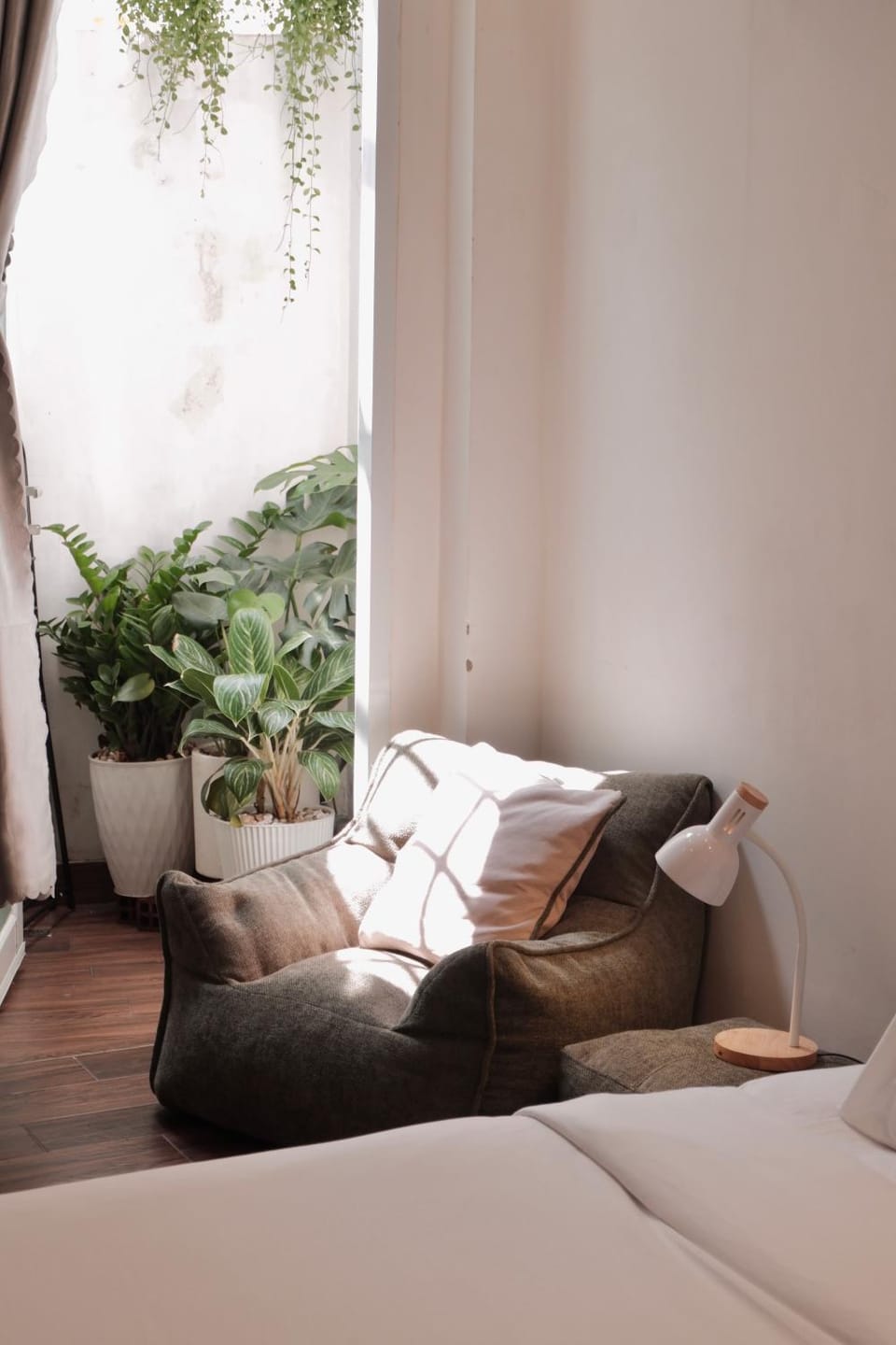 Garden, View (from property/room), Living room, Photo of the whole room, Seating area, Bedroom
