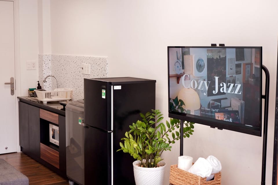 Kitchen or kitchenette, minibar, oven