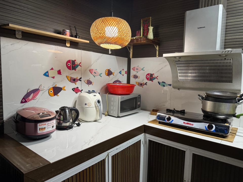 Kitchen or kitchenette, microwave, stove