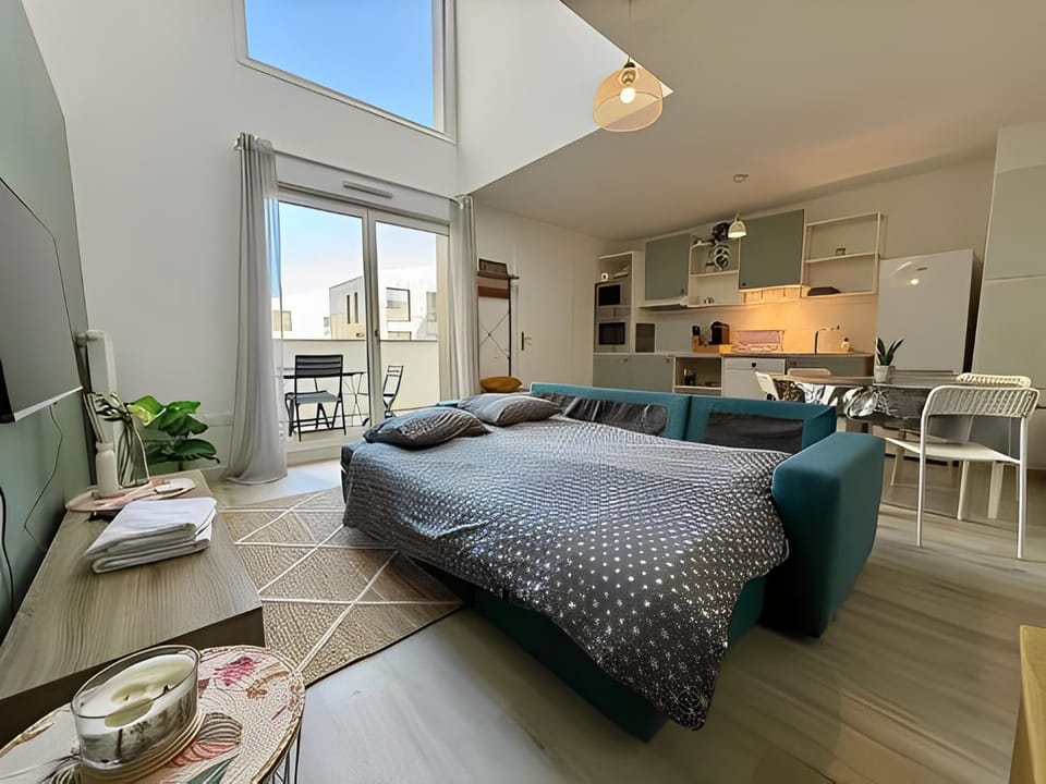 Bed, Kitchen or kitchenette, Living room, Seating area, Dining area, stove