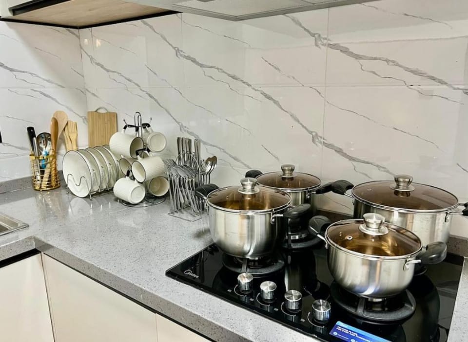Coffee/tea facilities, Kitchen or kitchenette, Food and drinks, Food, stove, toaster