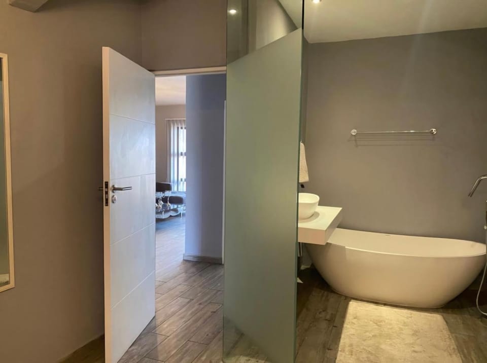 Executive 2-bed in sandton city Apartment in Sandton