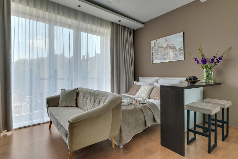 Bed, Photo of the whole room, Seating area