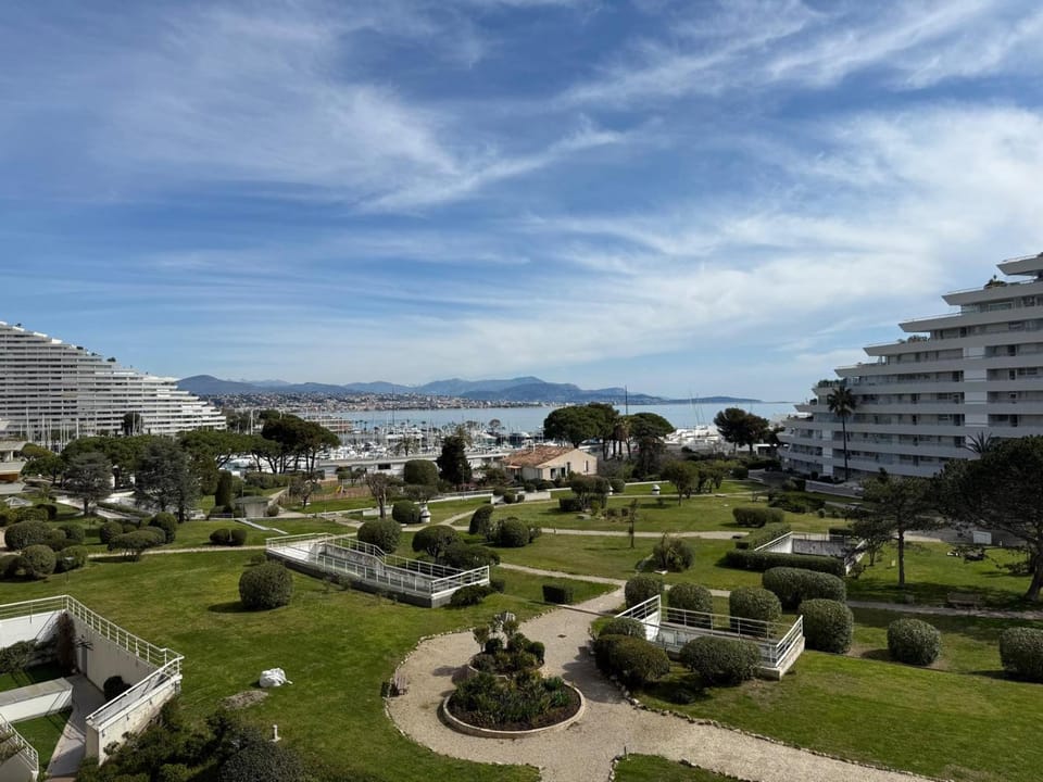 Property building, Natural landscape, Garden, Garden, City view, Garden view, Mountain view, Sea view