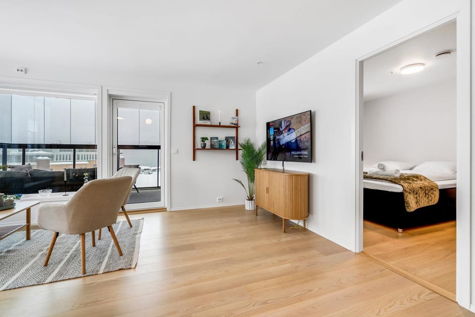 Modern Escape I Great Location I Balcony View Apartment in Tromso