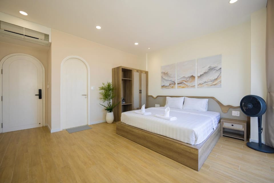 Bed, Photo of the whole room, wardrobe