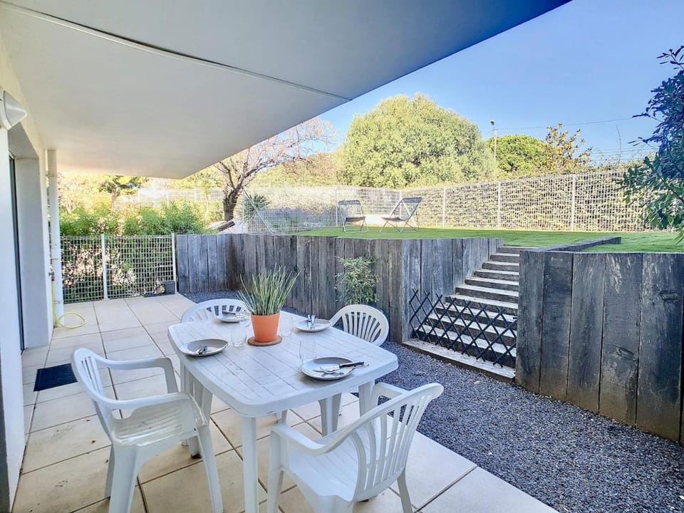 Balcony/Terrace, Living room, Dining area, Garden view