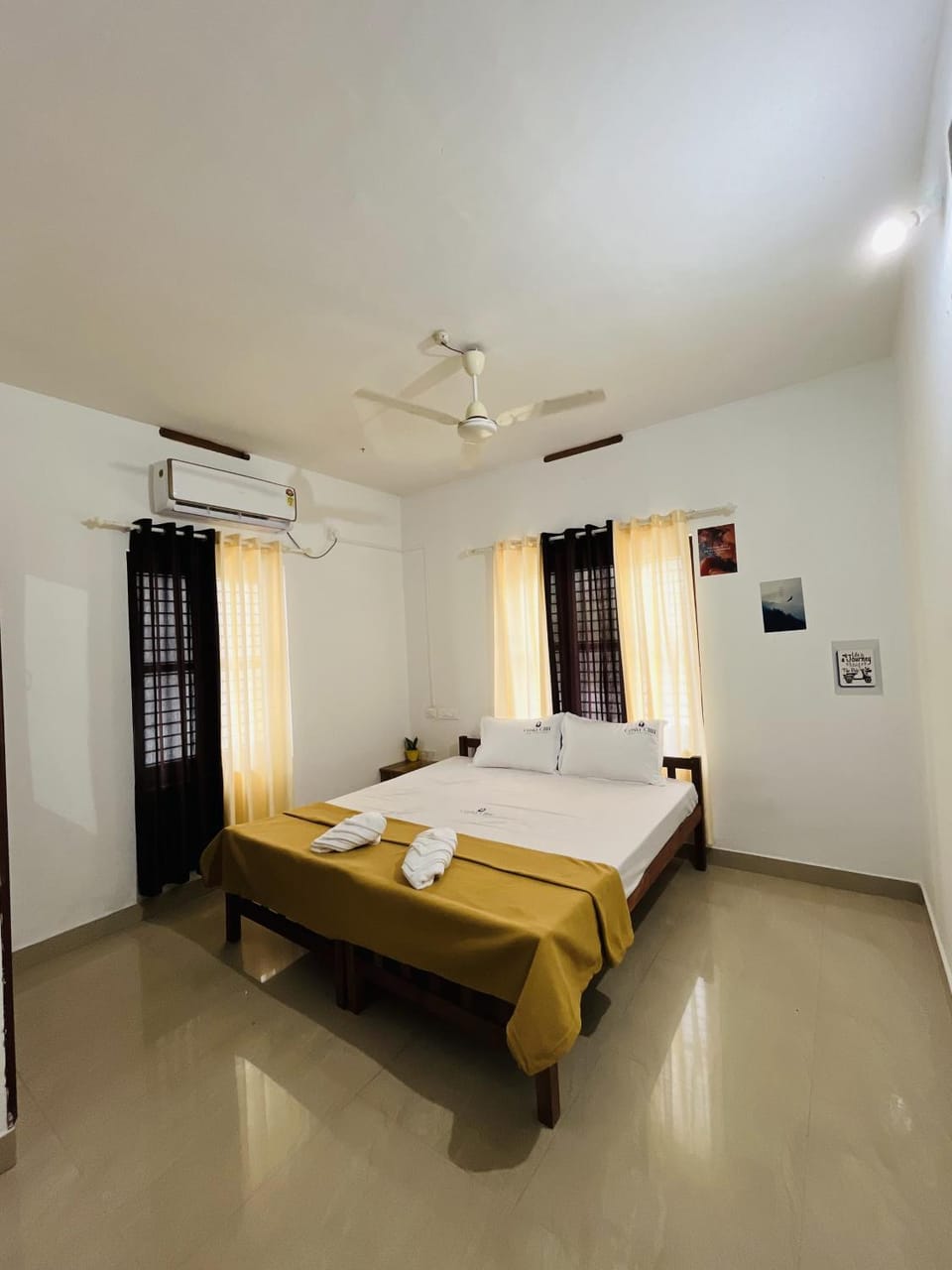 Bed, Photo of the whole room, Bedroom, air conditioner