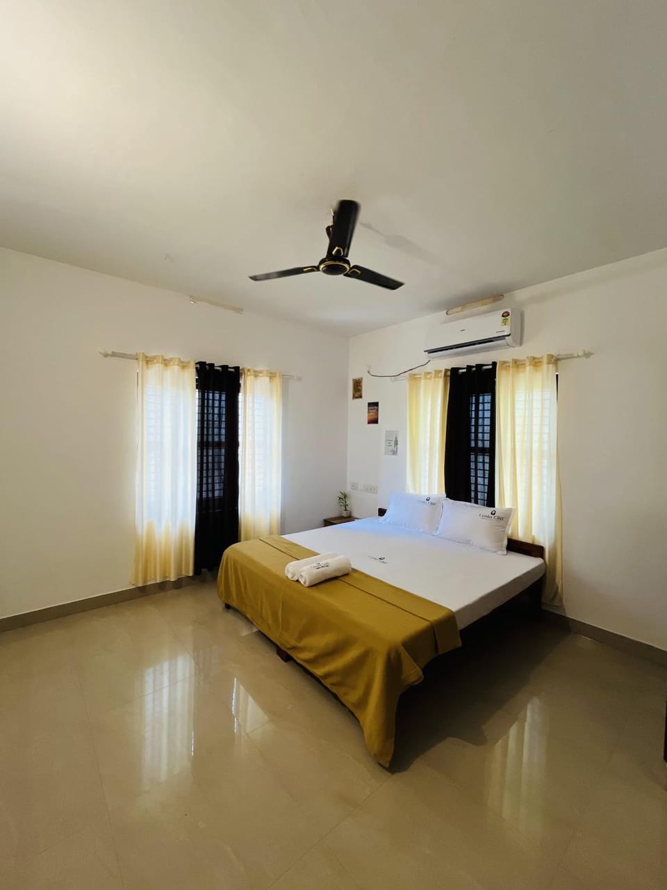 Bed, Photo of the whole room, Bedroom, air conditioner