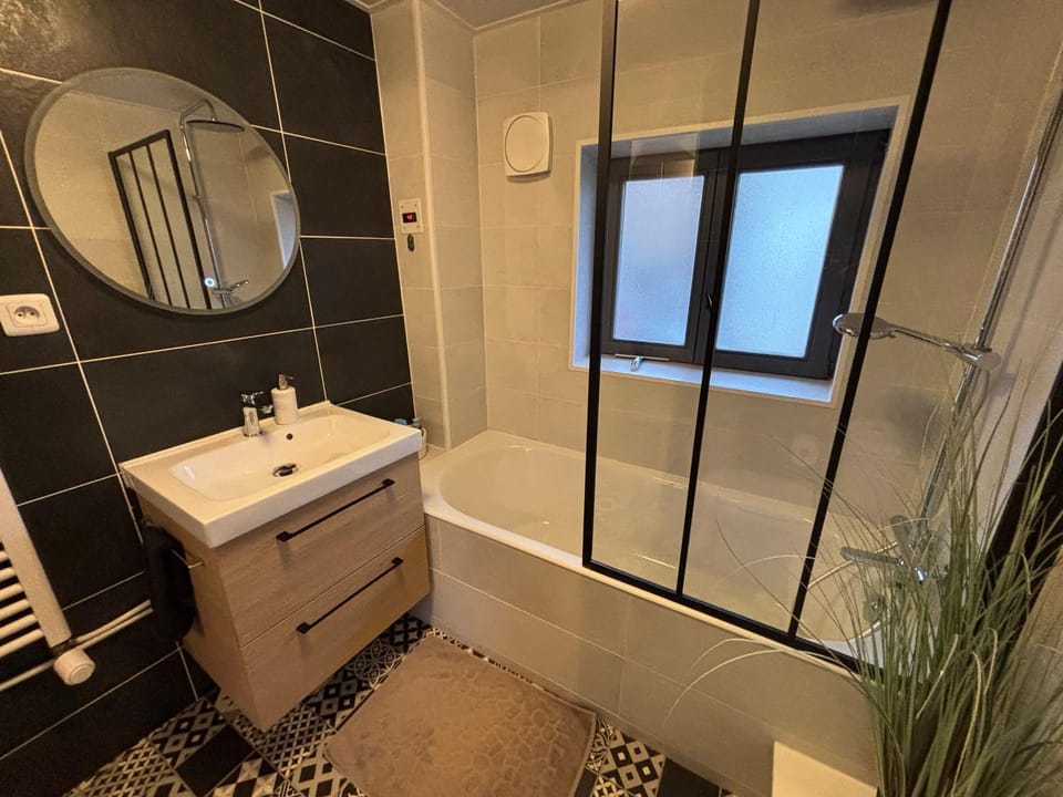 Shower, Bathroom, towels