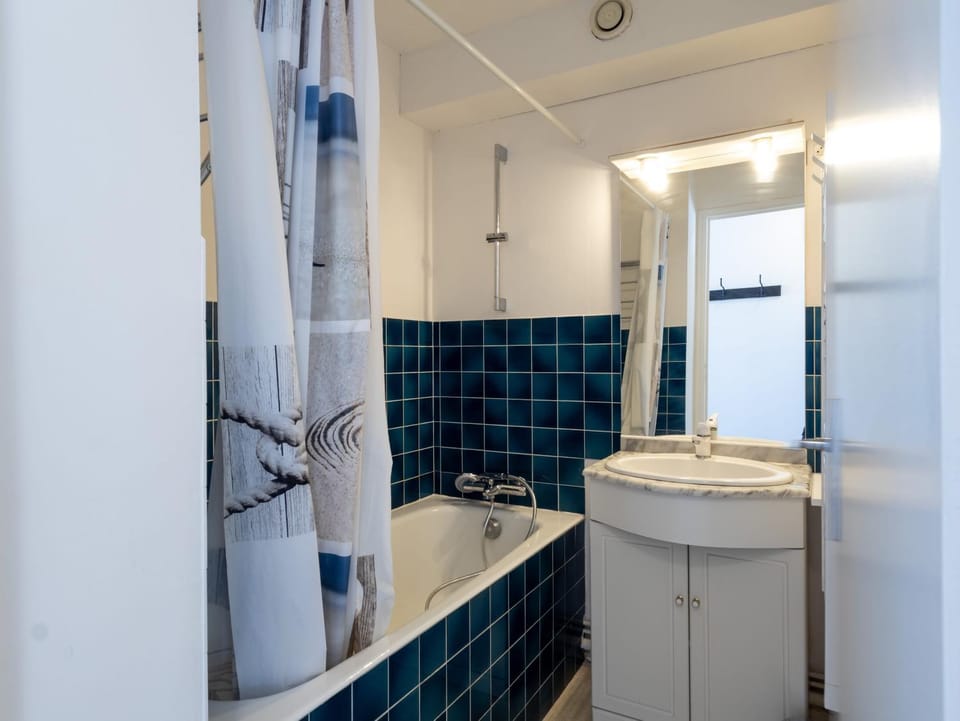 Bathroom, Living room