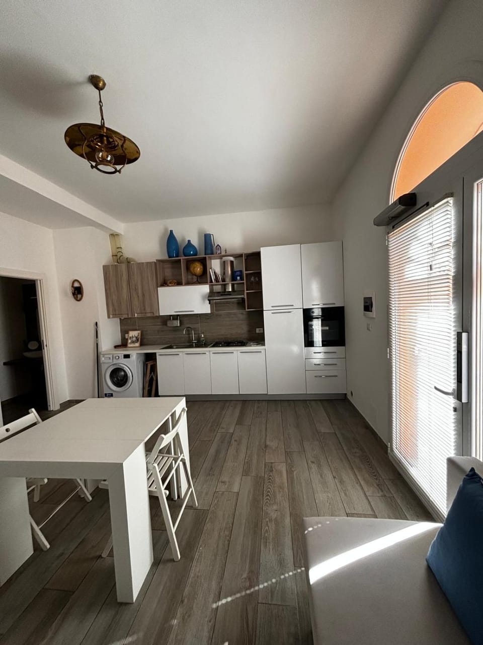 Kitchen or kitchenette, Living room, Seating area, Dining area, oven, stove