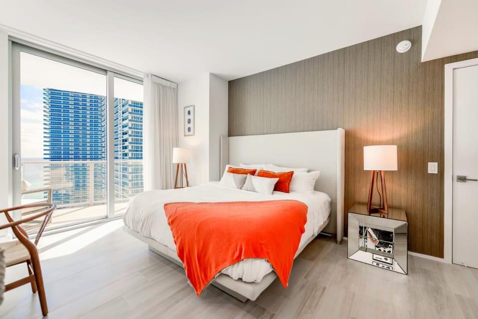 Bed, Seating area, Bedroom
