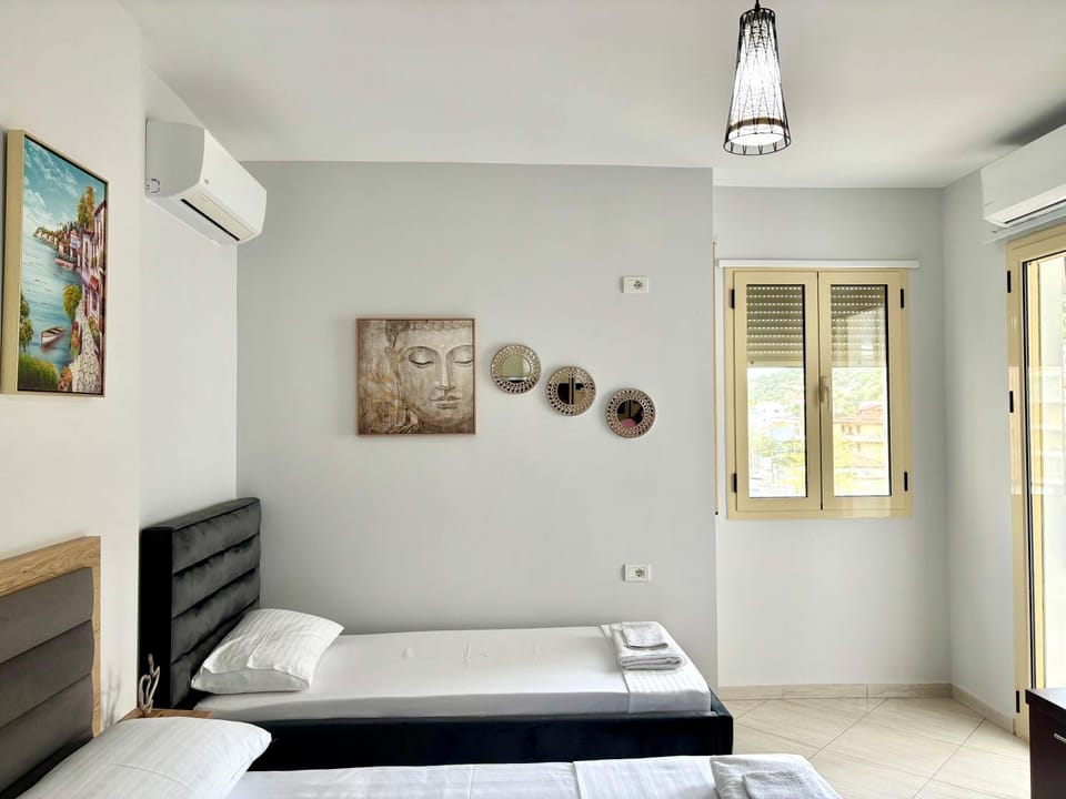 Bed, Photo of the whole room, Bedroom, air conditioner