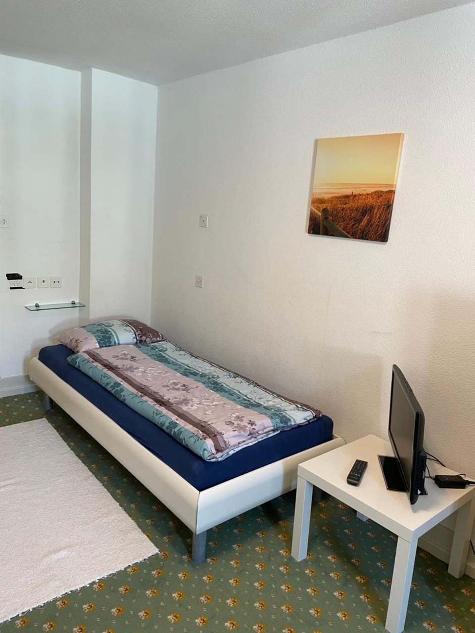 Bed, TV and multimedia