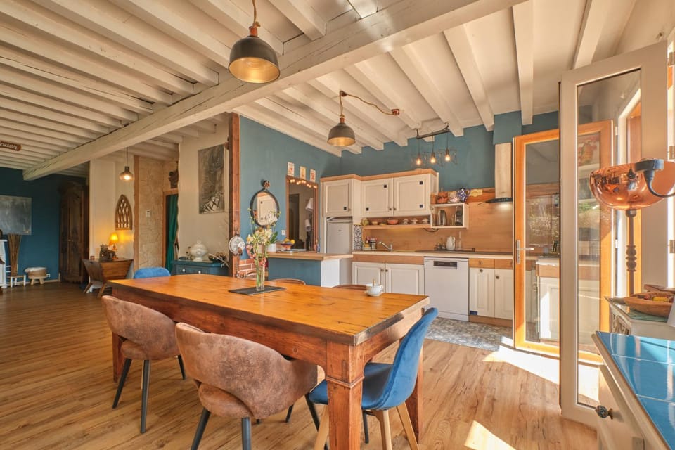 Property building, Kitchen or kitchenette, Living room