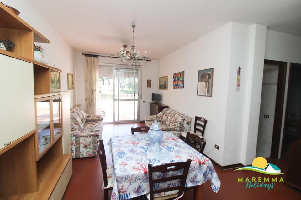 Seating area, Dining area