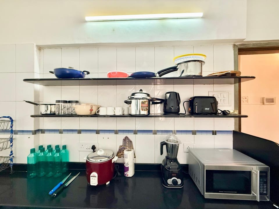 Coffee/tea facilities, stove, toaster