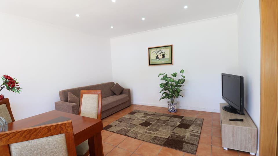 Communal lounge/ TV room, TV and multimedia, Living room