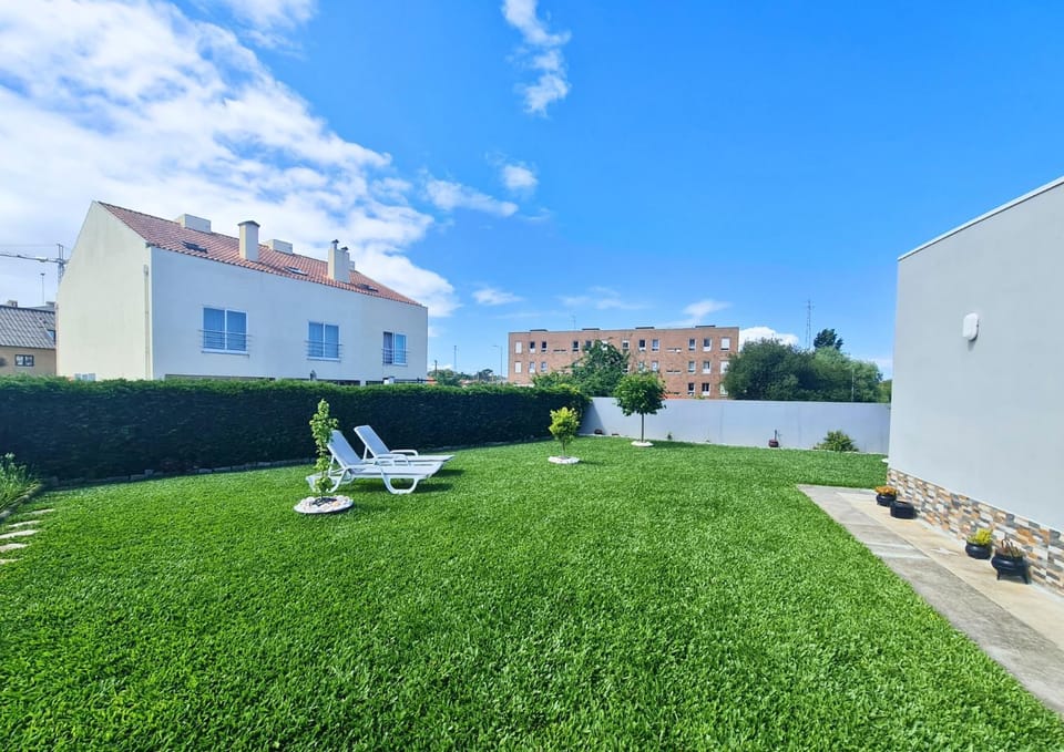 Property building, Garden, Garden view, sunbed