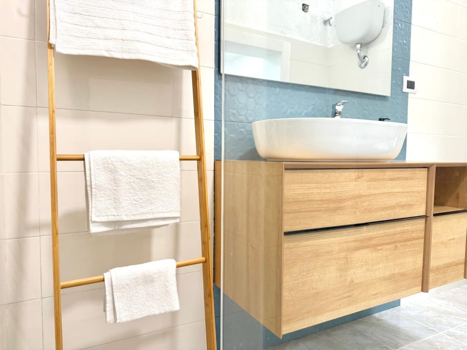 Bathroom, towels