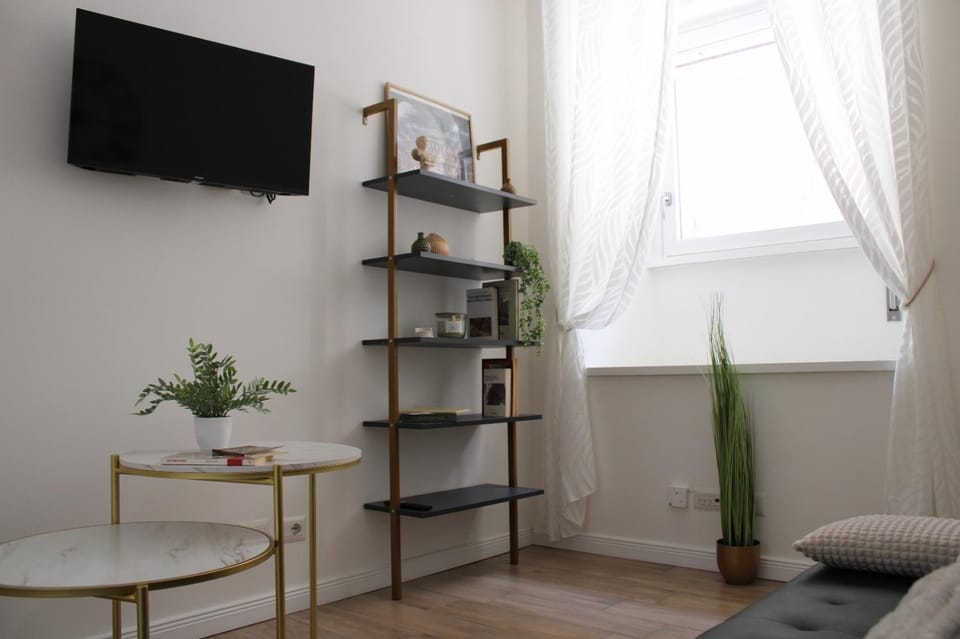 Communal lounge/ TV room, Library