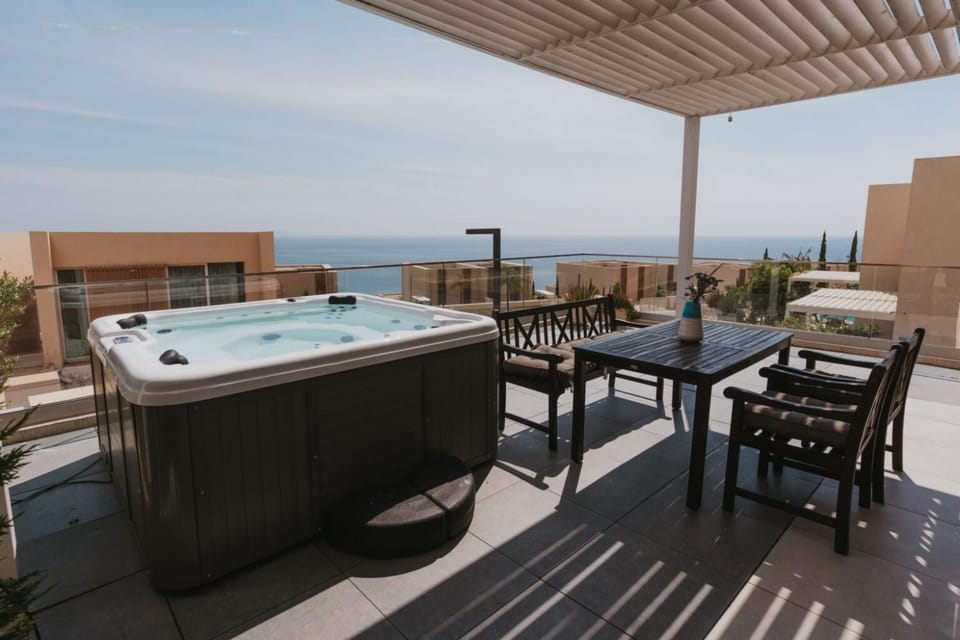 Patio, Day, Natural landscape, Hot Tub, View (from property/room), Balcony/Terrace, Pool view, Sea view, sunbed