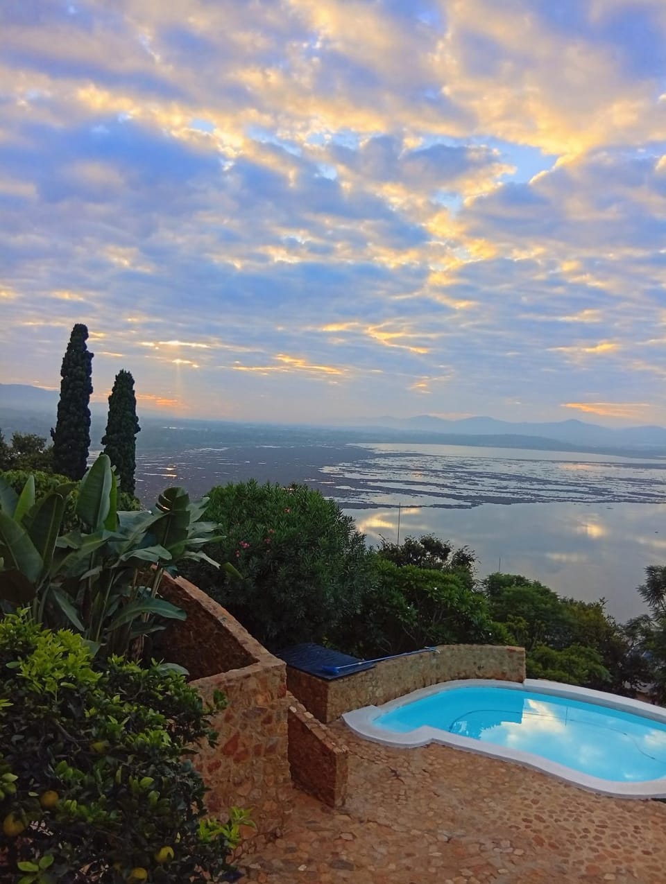 Garden view, Lake view, Mountain view, Pool view, Swimming pool, Sunrise