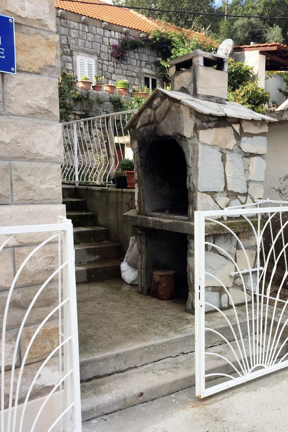 Location, children, Family