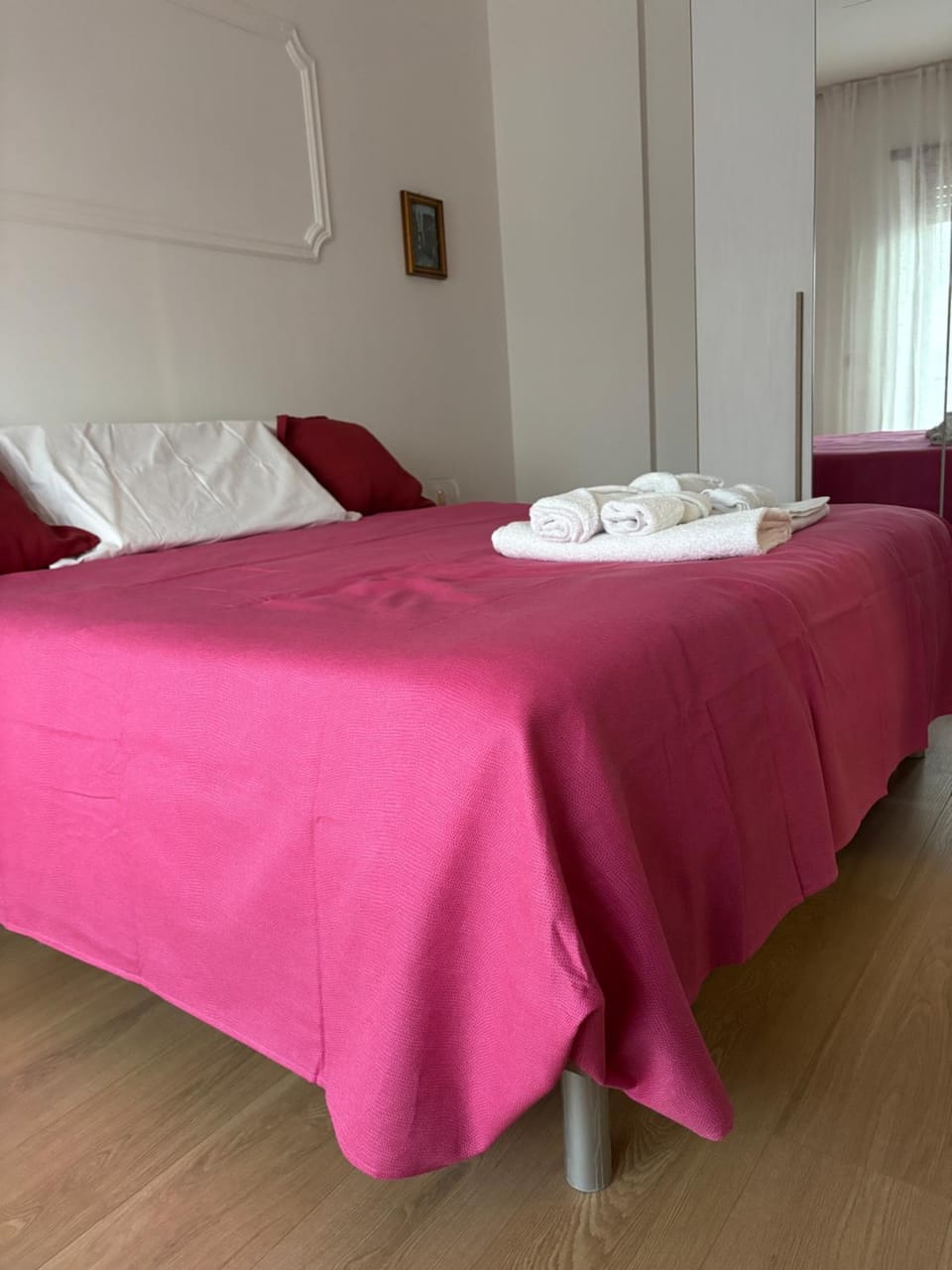 Bedroom, towels