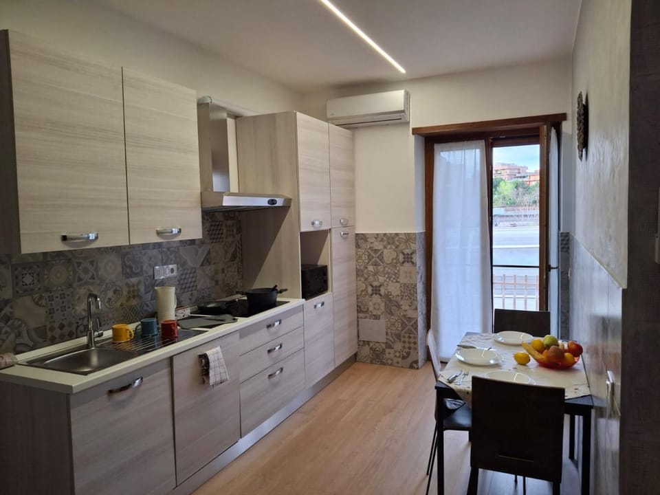 Kitchen or kitchenette, Kitchen or kitchenette