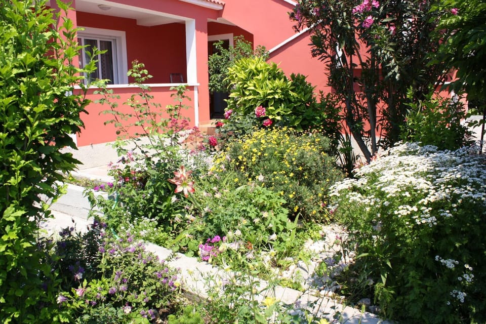 Location, children, Family