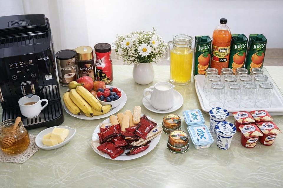 Food and drinks, Food, Breakfast, Continental breakfast, Buffet breakfast