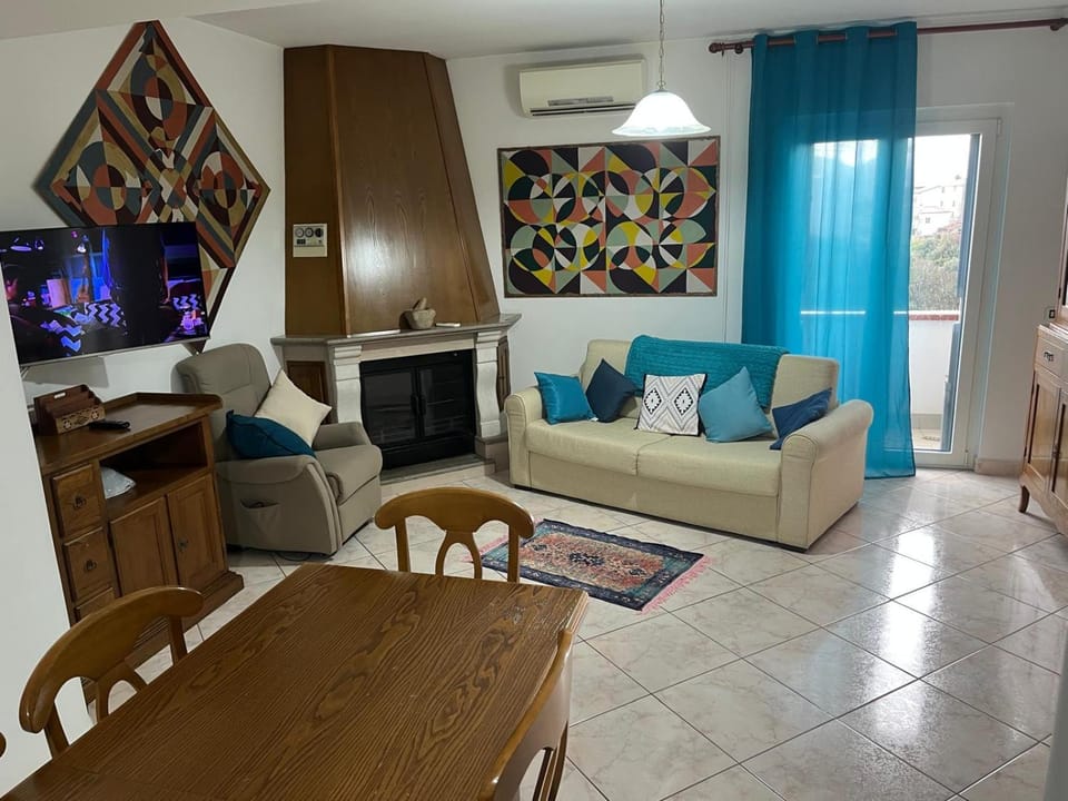 Seating area, Dining area, air conditioner