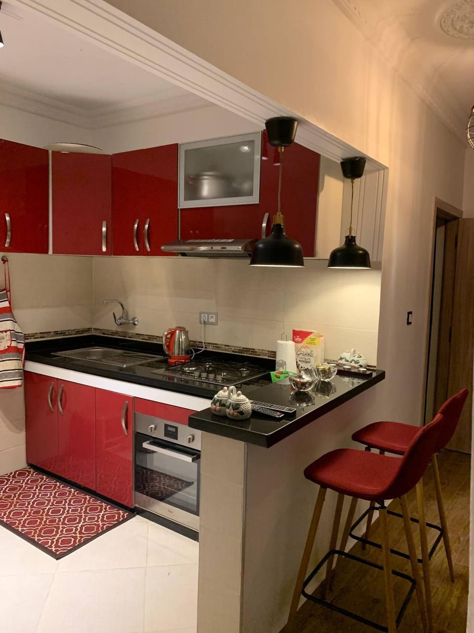 Restaurant/places to eat, laundry, kitchen
