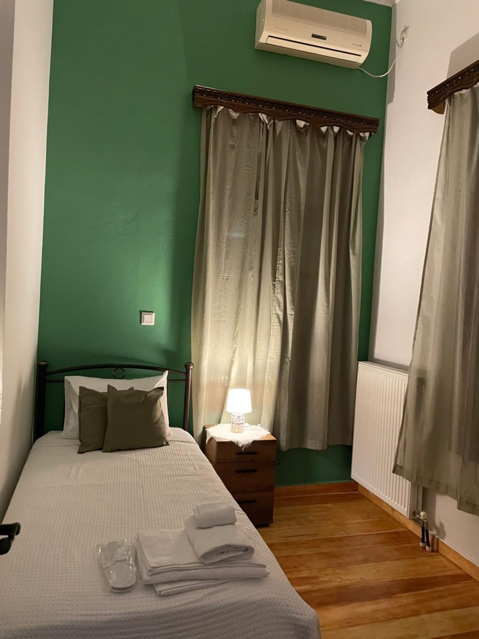 Bed, Photo of the whole room, Bedroom, towels, air conditioner