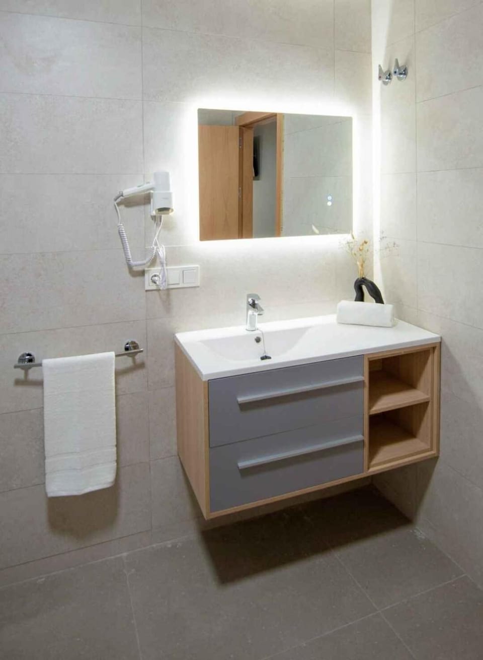 Agora Hostal Bed and Breakfast in Valencian Community