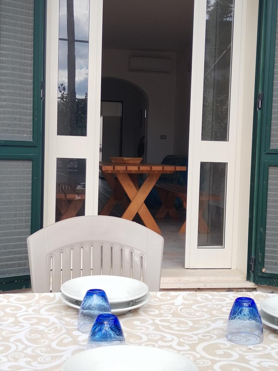 Day, Dining area