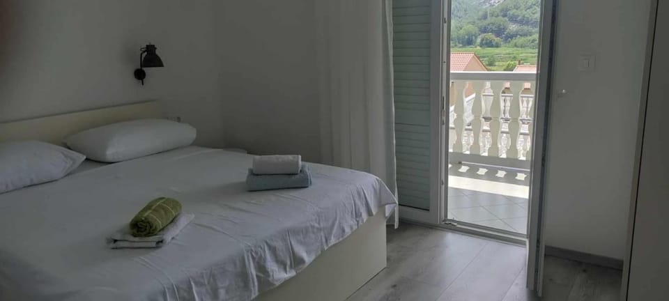 Bed, Balcony/Terrace, Bedroom